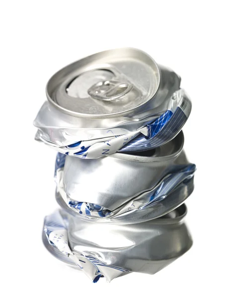 Подрібнений алюмінієвих пляшках — стокове фото