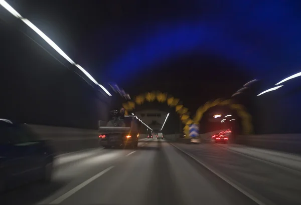 터널 속에서 운전하는 모습 — 스톡 사진