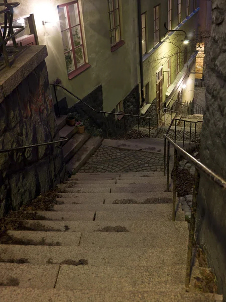 夜に階段の路地 — ストック写真