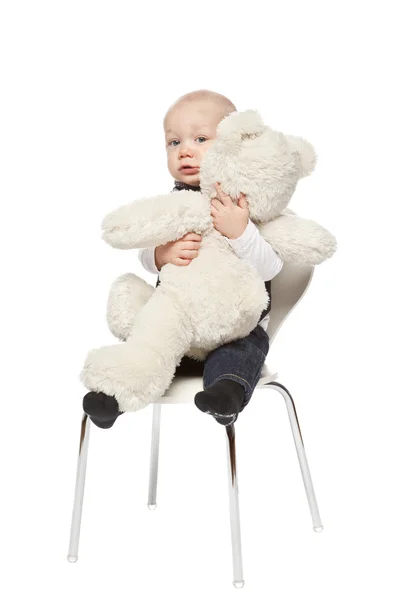 若い赤ちゃん男の子 huging おもちゃ — ストック写真