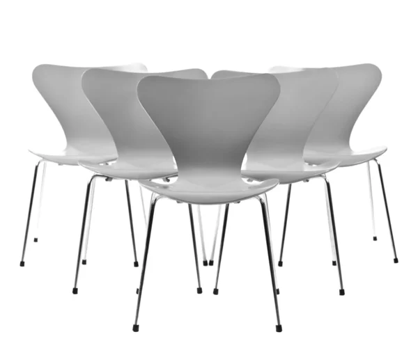 Fünf Stühle in einer Formation — Stockfoto