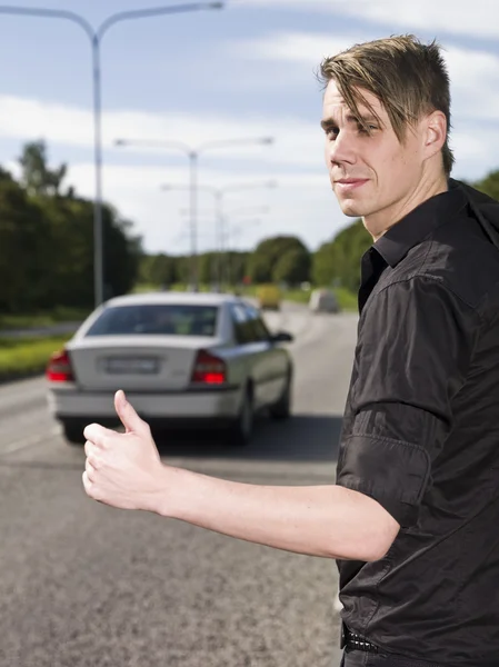 Hitchhiking man — Stock Photo, Image