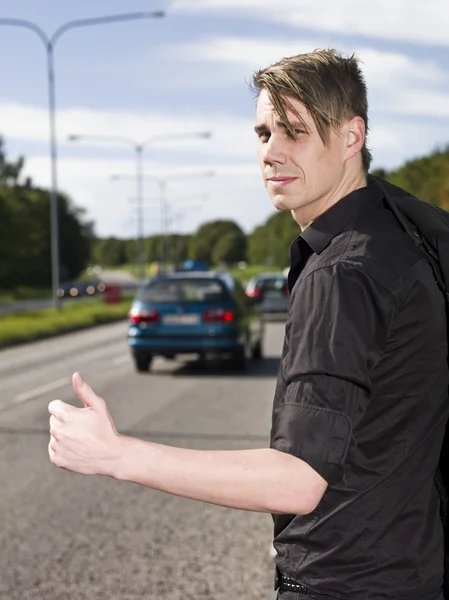 Hitchhiking man — Stock Photo, Image
