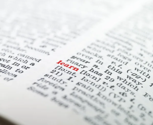 Dictionnaire "apprendre" rouge — Photo