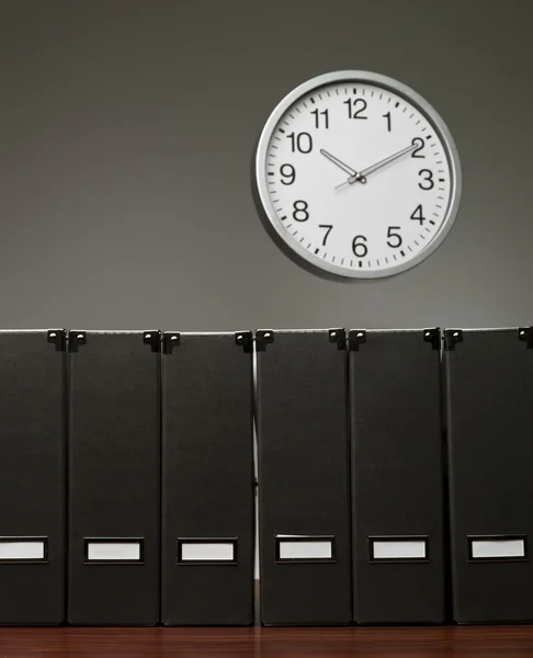 Folders and a clock — Stock Photo, Image