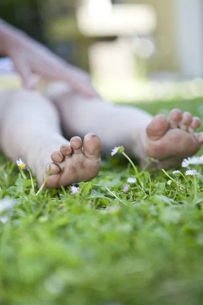 Feet grass — Stock Photo, Image