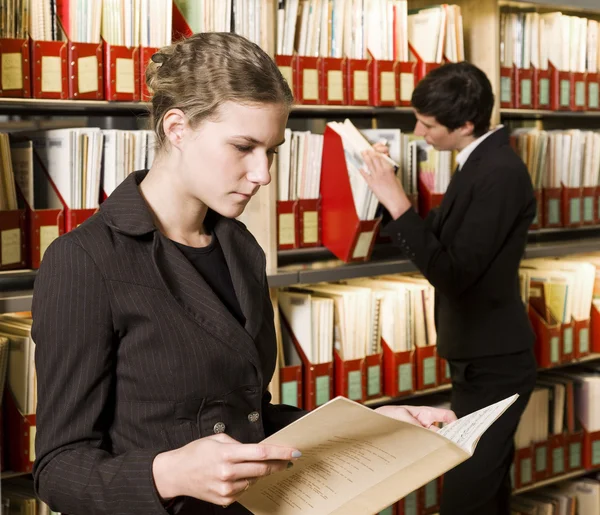 Women at library — Stock Photo, Image