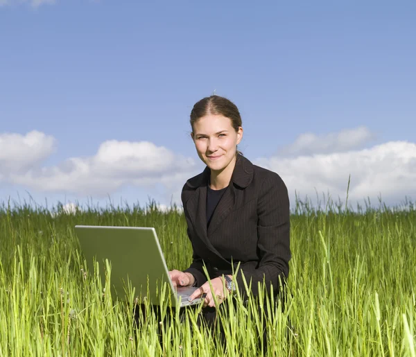 Woman working outdoor — Stock Photo, Image