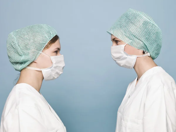 Две медсестры — стоковое фото