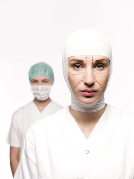 Mujer preparada para una cirugía plástica — Foto de Stock