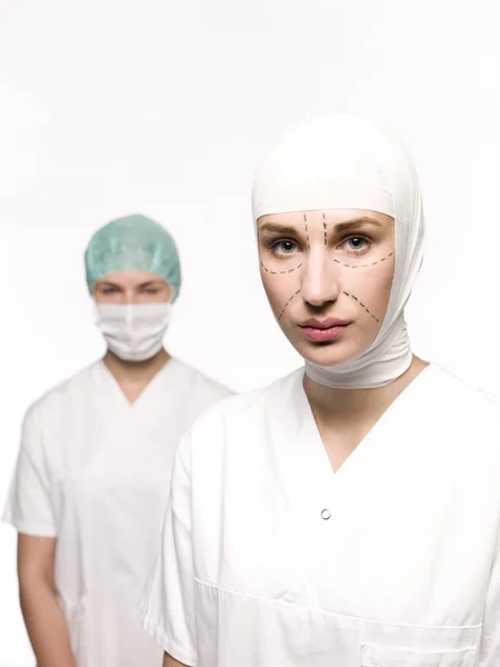 Hemşire ve bandajlı kadın — Stok fotoğraf