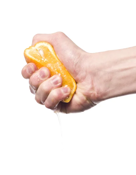 Apretando una naranja — Foto de Stock