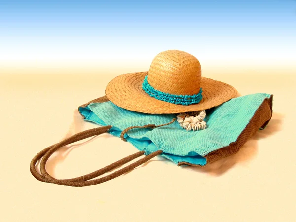 Beach hat and handbag — Stock Photo, Image