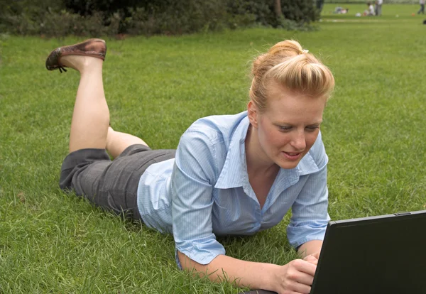 Working in the park — Stock Photo, Image