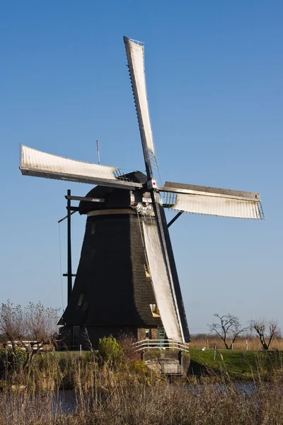 Ancien moulin à vent néerlandais — Photo