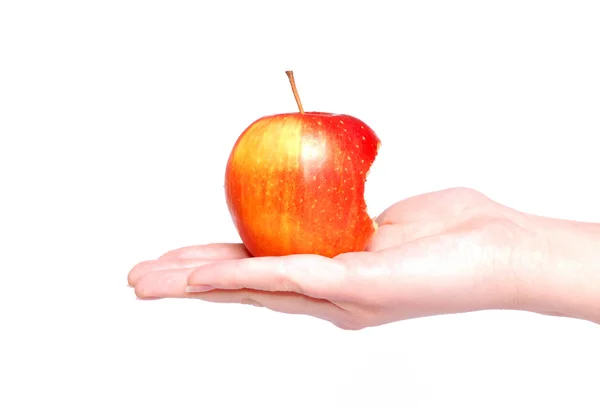 Jabłko ugryziony w rękę kobieta na białym tle — Zdjęcie stockowe