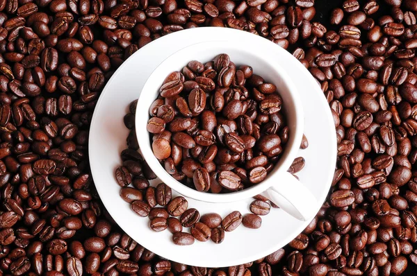 Tasse auf Untertasse mit Kaffee — Stockfoto