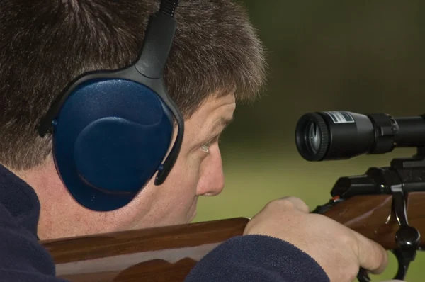 Man aiming shotgun close up — Stock Photo, Image