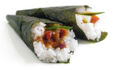 el temaki suşi rulo.