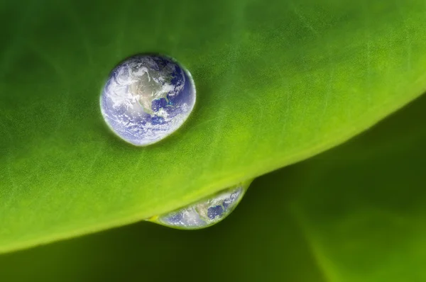 Planet earth waterdrop — Stock Photo, Image