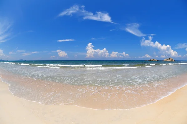 Широкоугольный пляж . — стоковое фото