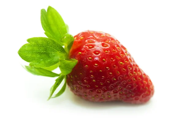Frische isolierte Erdbeere. — Stockfoto