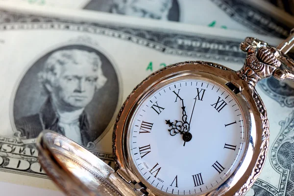 Relógio de bolso velho em notas de $2 — Fotografia de Stock