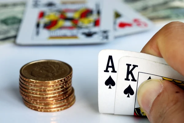 Blackjack auf dem Spieltisch spielen — Stockfoto