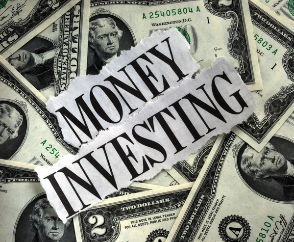 Dinheiro Investir com um monte de notas de $2 — Fotografia de Stock