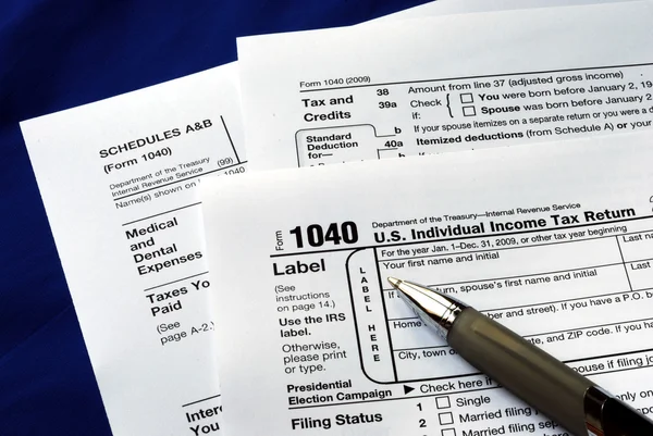 Travailler sur l'impôt sur le revenu des États-Unis — Photo