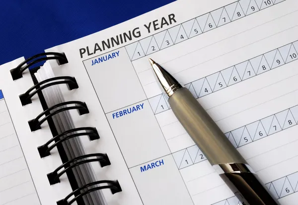 Die Planung des Jahres auf dem Tagesplaner — Stockfoto