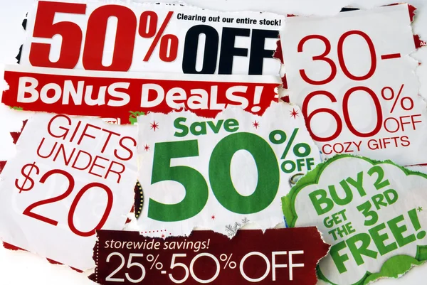 Hoeveel we besparen door knippen coupons — Stockfoto