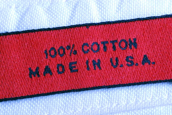 Vista ravvicinata dell'etichetta dell'abbigliamento — Foto Stock