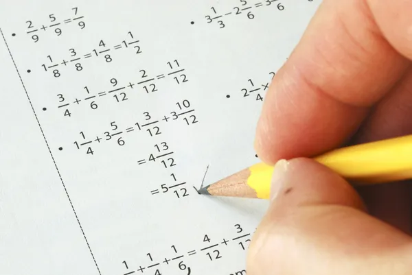 고등학교 수학을 공부하는 모습 — 스톡 사진