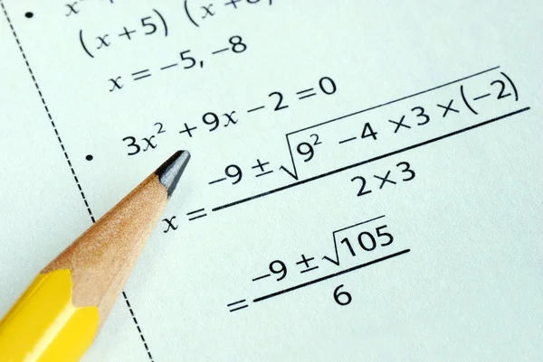 Gör några grundskolan matematik — Stockfoto