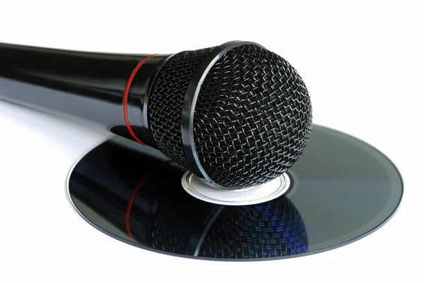 Um microfone em um CD conceitos Karaoke — Fotografia de Stock