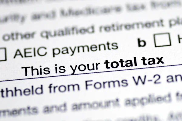 Foco no imposto total na declaração de imposto — Fotografia de Stock