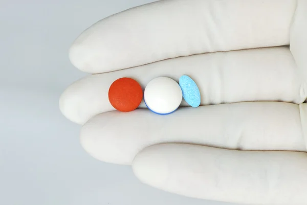 Holding some pills to the patient — Stock Photo, Image