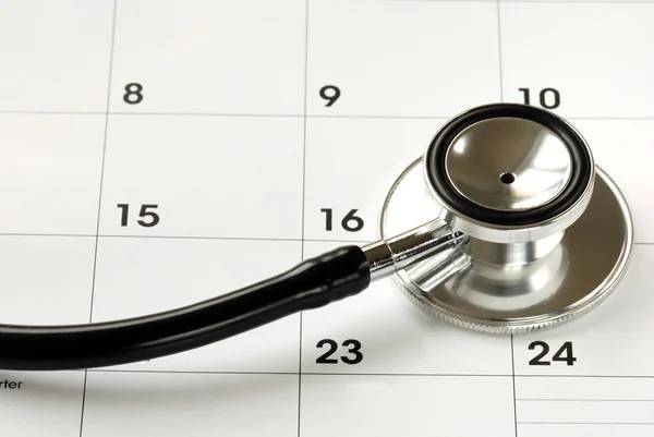 Stetoskop na kalendáři — Stock fotografie