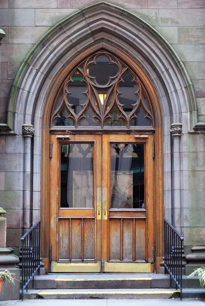 Entrance of an old church in NYC — Stockfoto