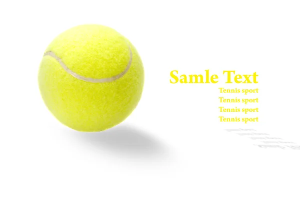 Gelber Tennisball auf isoliertem Boden — Stockfoto