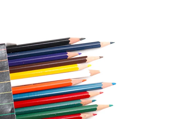 ดินสอสีที่แยกจากสีขาว — ภาพถ่ายสต็อก