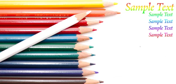 Färgade pennor isolerade på vitt — Stockfoto