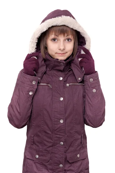 Mädchen im Winter violette Kapuzenjacke — Stockfoto