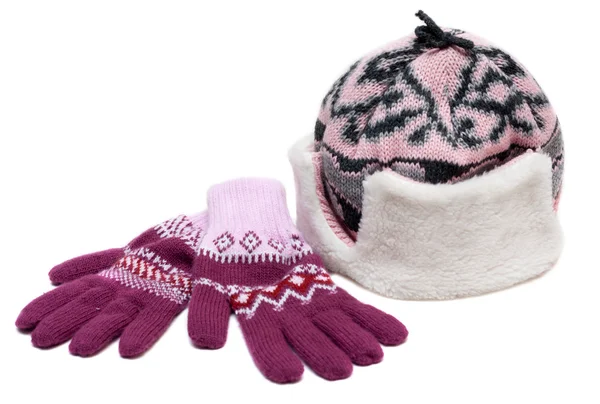 Zima kapelusz z futra i fioletowe rękawiczki — Zdjęcie stockowe