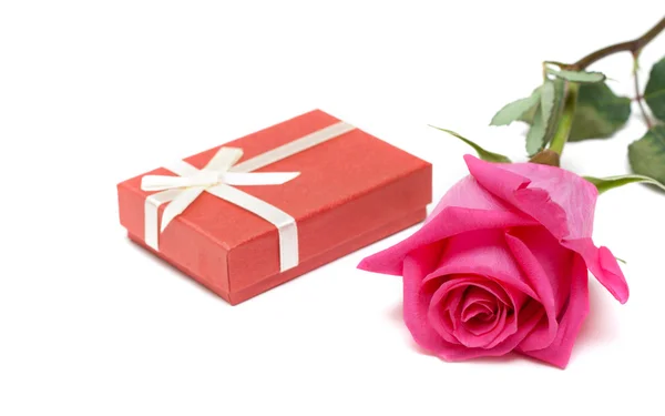 Coffret cadeau rouge et rose — Photo