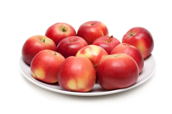 Roter Apfel auf Teller — Stockfoto