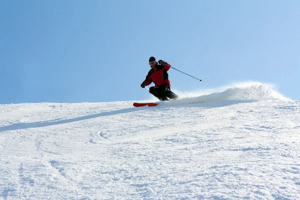 Mannen i mountain ski — Stockfoto