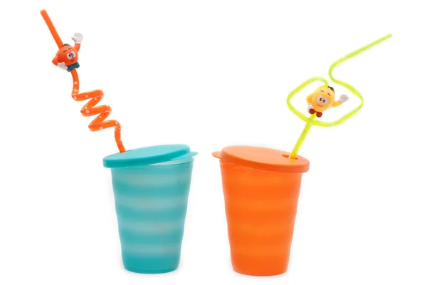 Bicchieri di plastica arancione e blu — Foto Stock