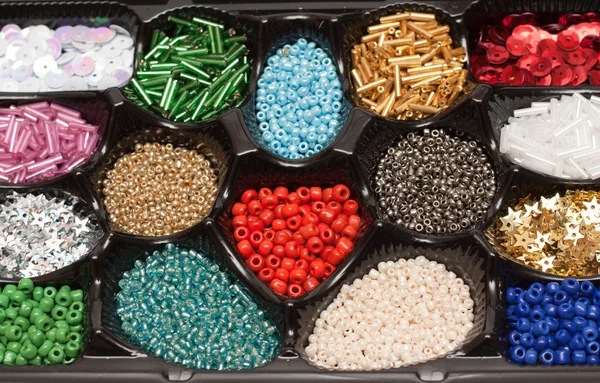Färg pärlor i form — Stockfoto